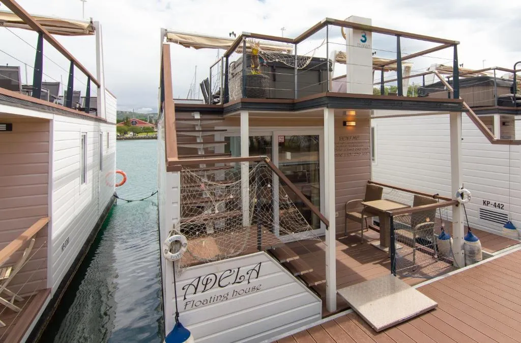 2-Bedroom Floating House Boat in Portorož