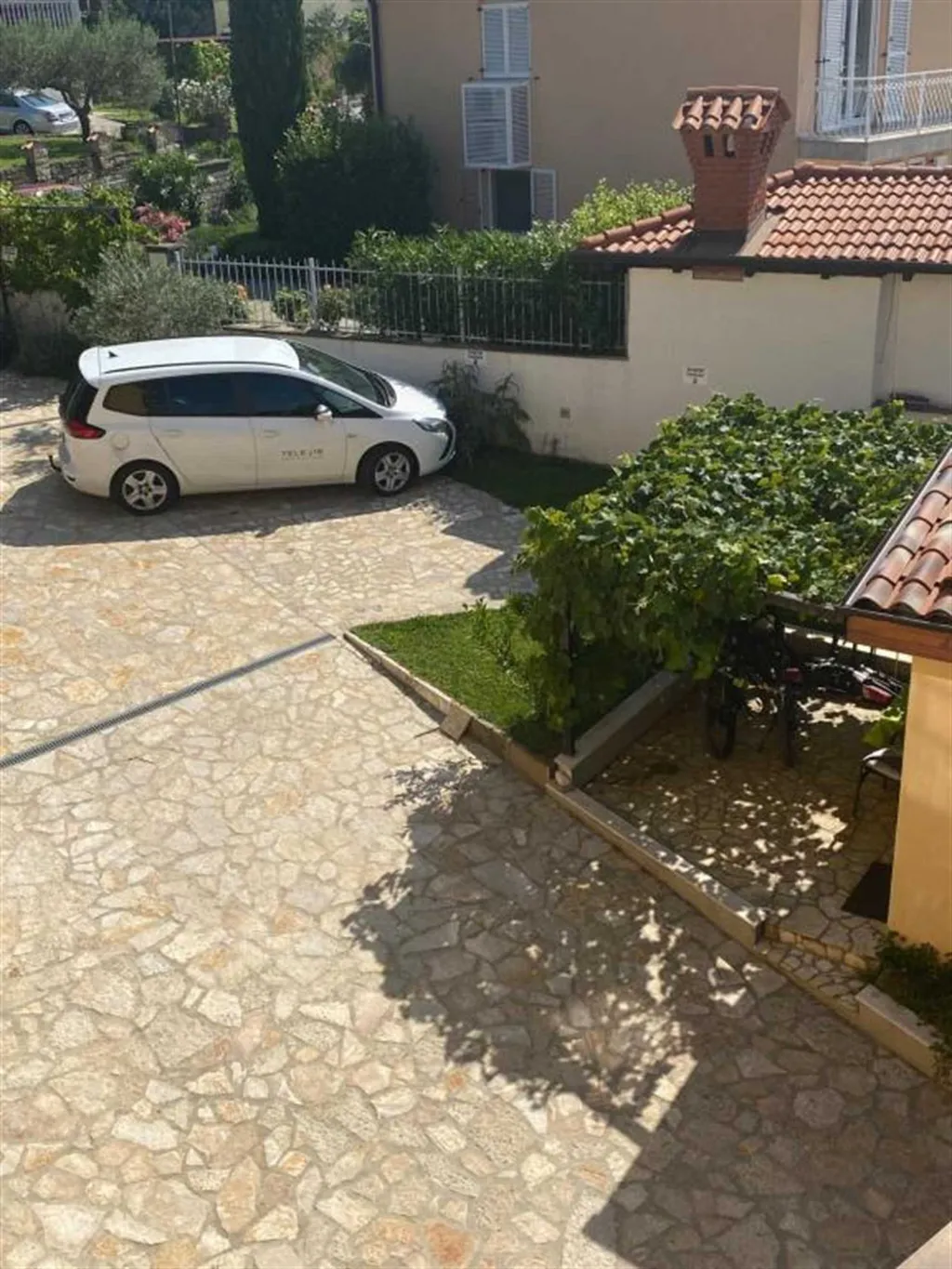 Terrace 1-Bedroom Apartment in Piran