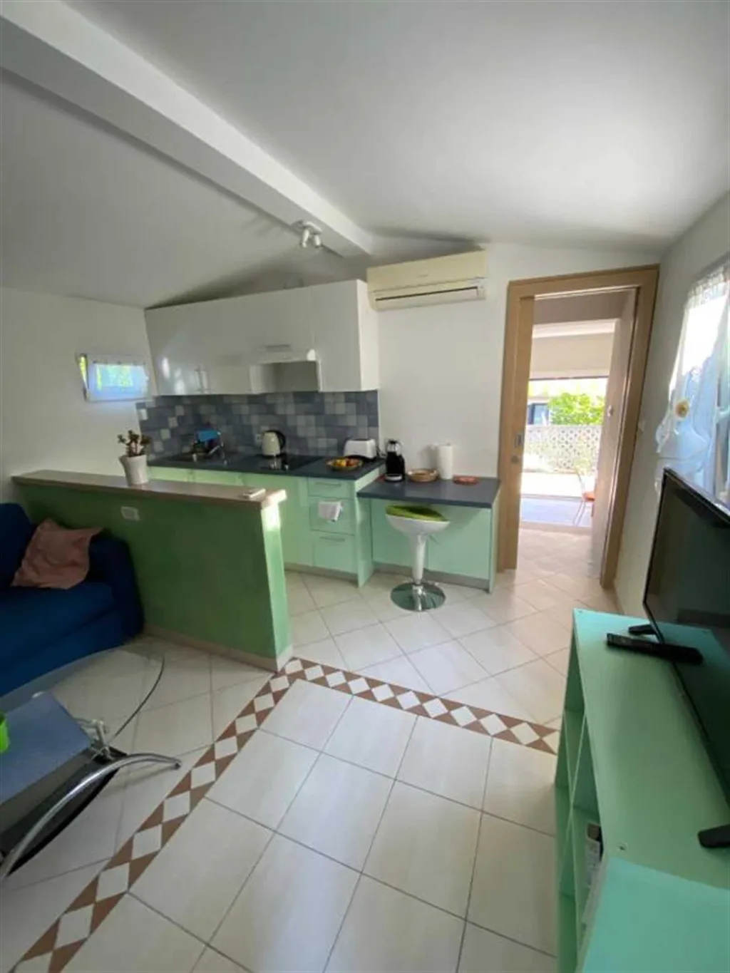 Terrace 1-Bedroom Apartment in Piran