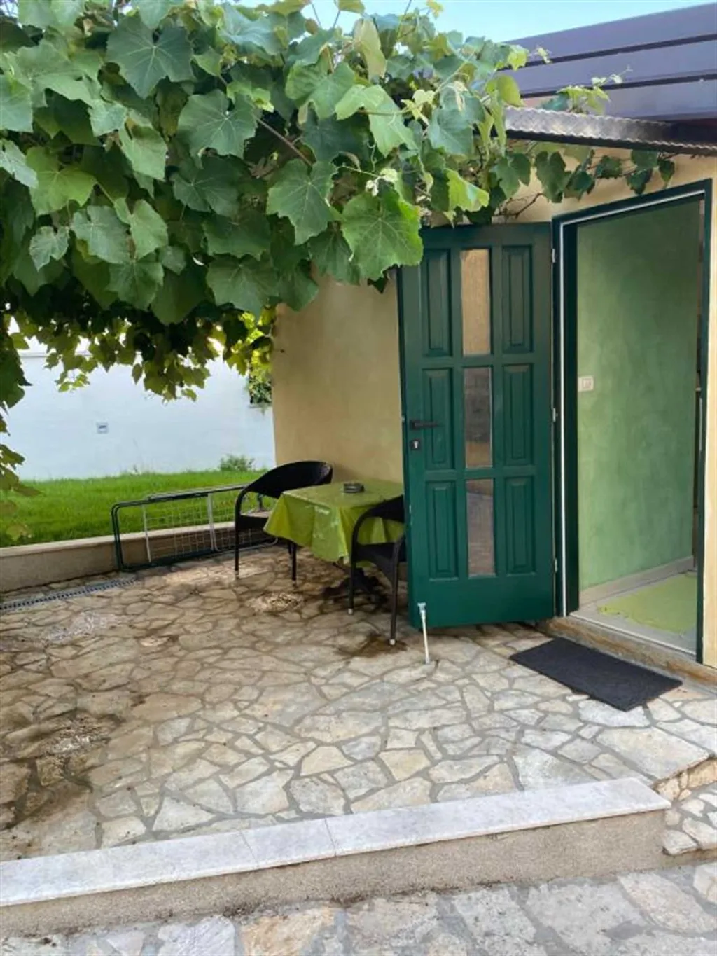 Terrace 1-Bedroom Apartment in Piran