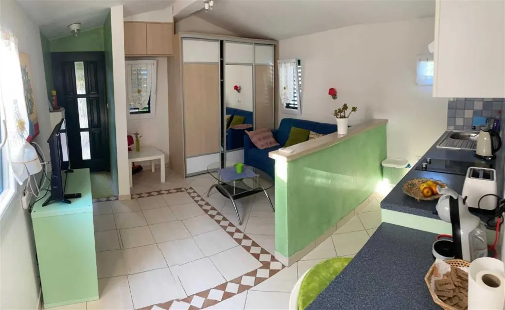 Terrace 1-Bedroom Apartment in Piran