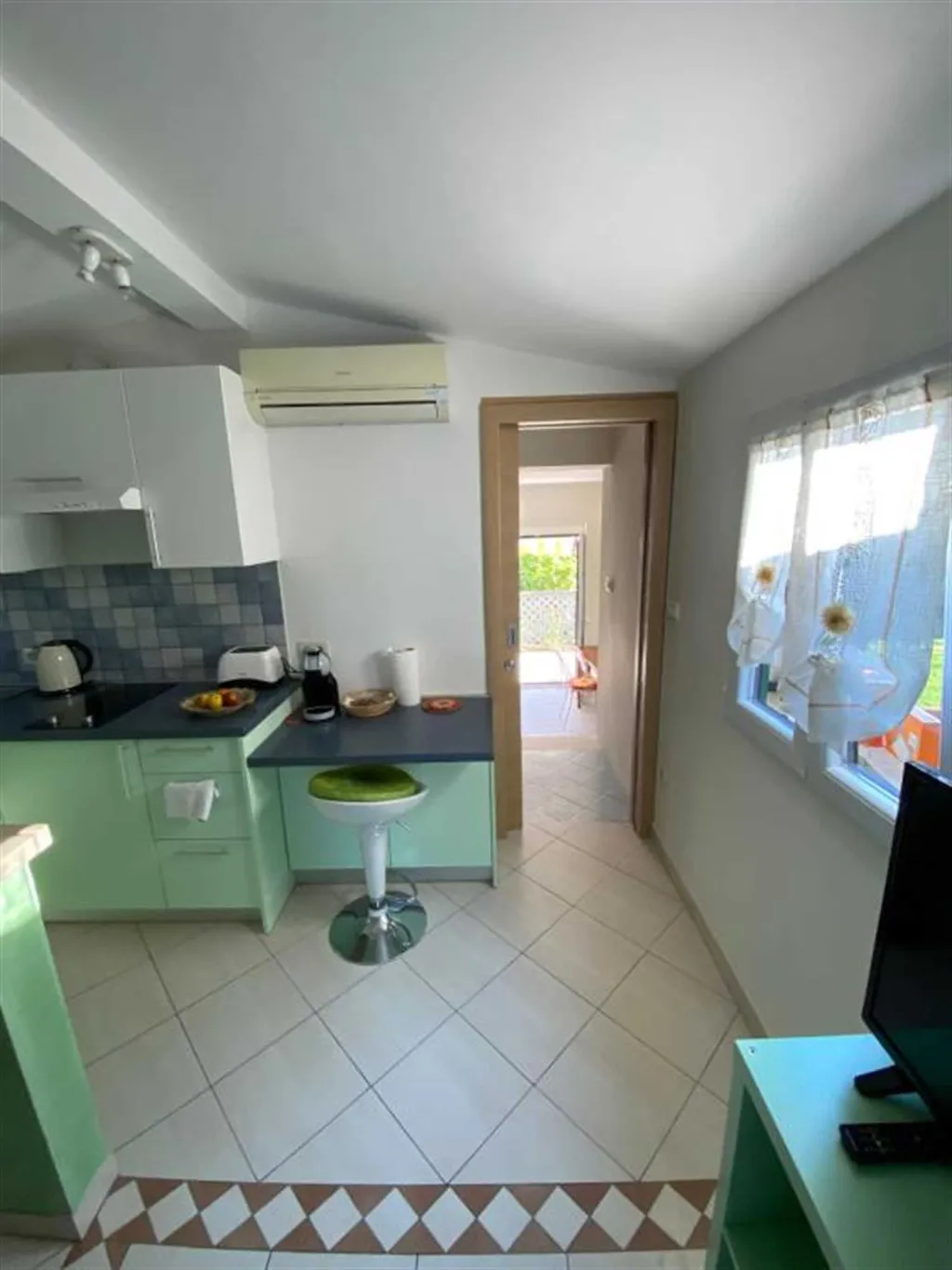 Terrace 1-Bedroom Apartment in Piran