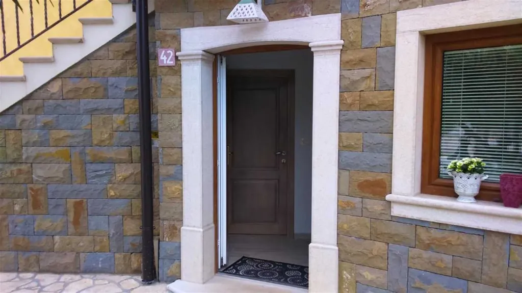 Two-Bedroom Apartment with Balcony in Piran