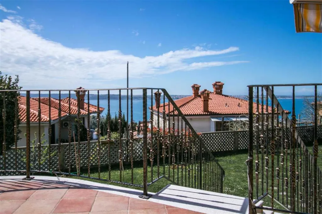 Two-Bedroom Apartment with Balcony in Piran