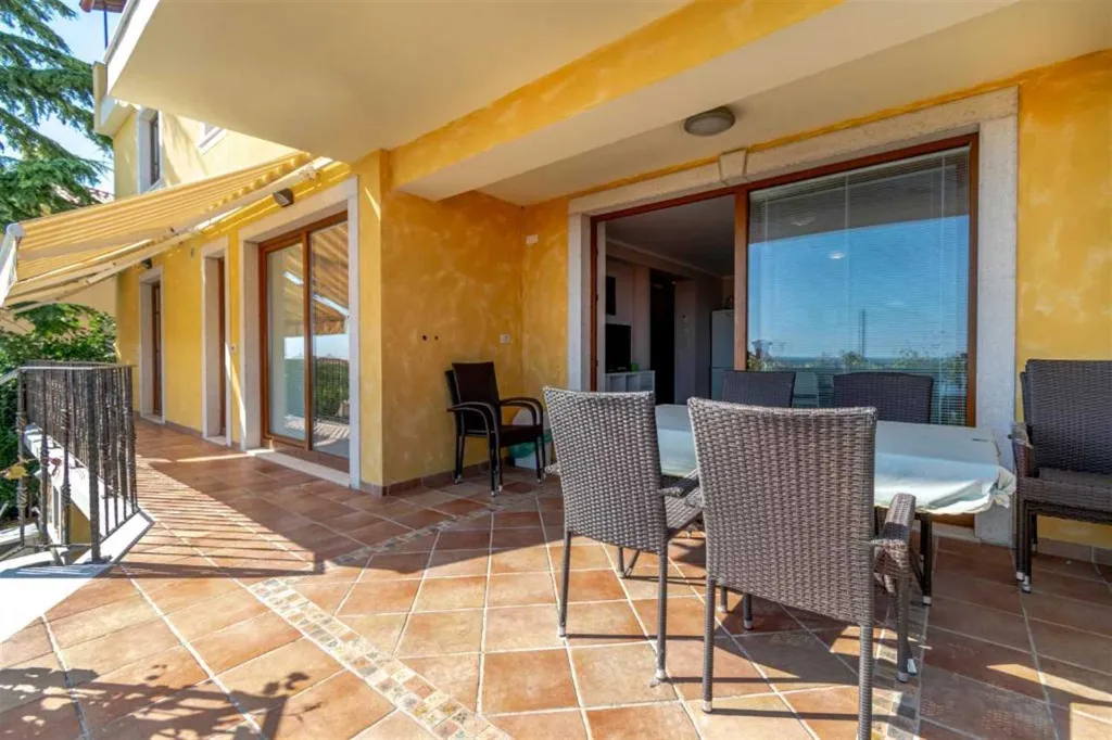 Two-Bedroom Apartment with Balcony in Piran