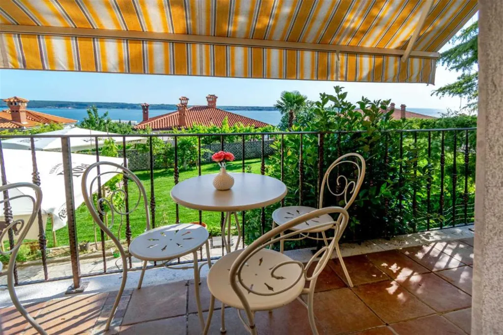 1-Bedroom Apartment with Balcony and Piran Bay View