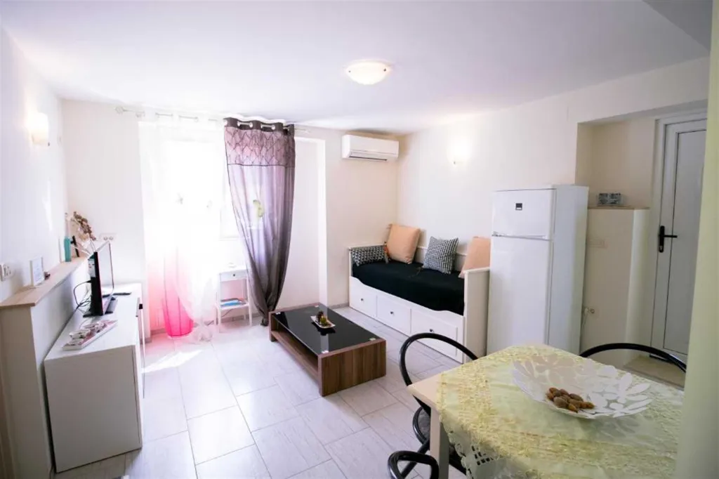 One Bedroom Apartment with Terrace Apartim Piran