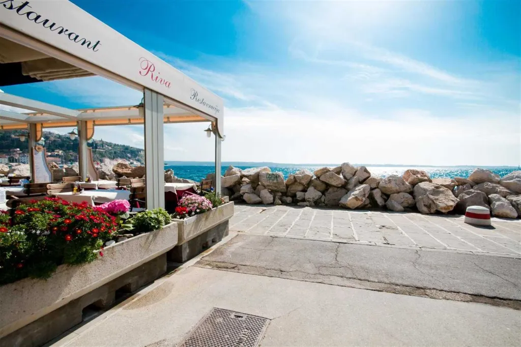 One-Bedroom Apartment with Sea View in Piran