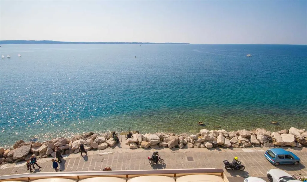 One-Bedroom Apartment with Sea View in Piran
