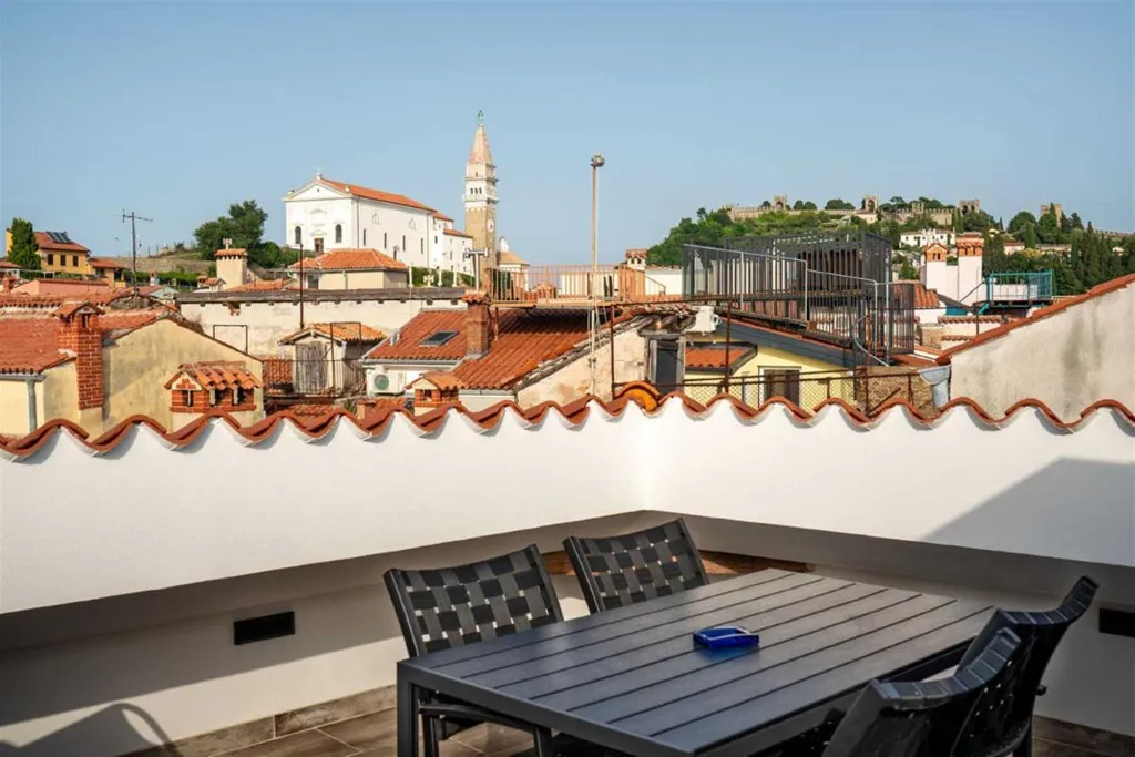 Piran 2-Bedroom Duplex Apartment with Rooftop Terrace