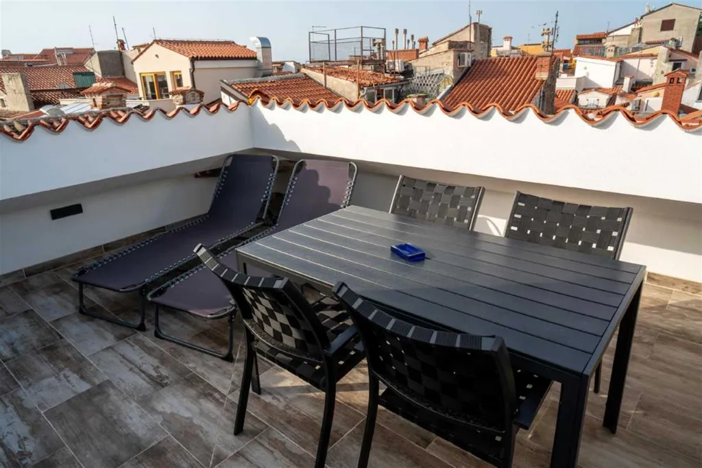 Piran 2-Bedroom Duplex Apartment with Rooftop Terrace