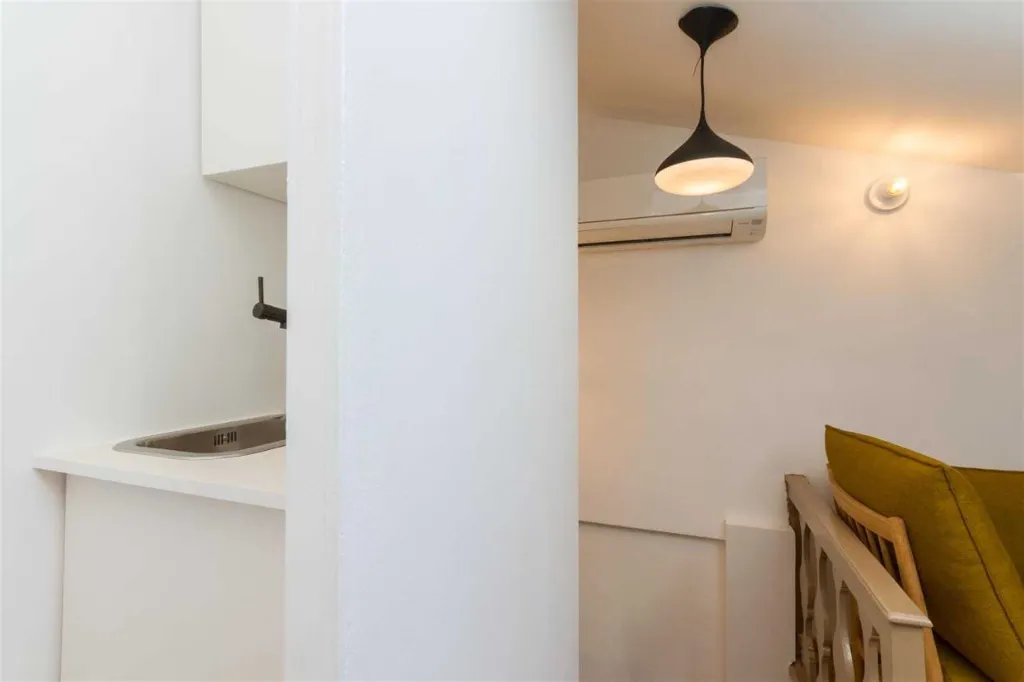 Three-Bedroom Apartment with Terrace in Piran