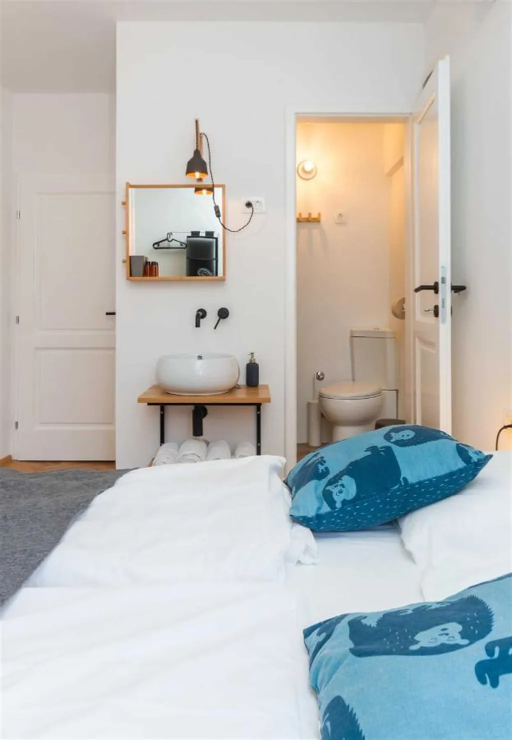 Three-Bedroom Apartment with Terrace in Piran