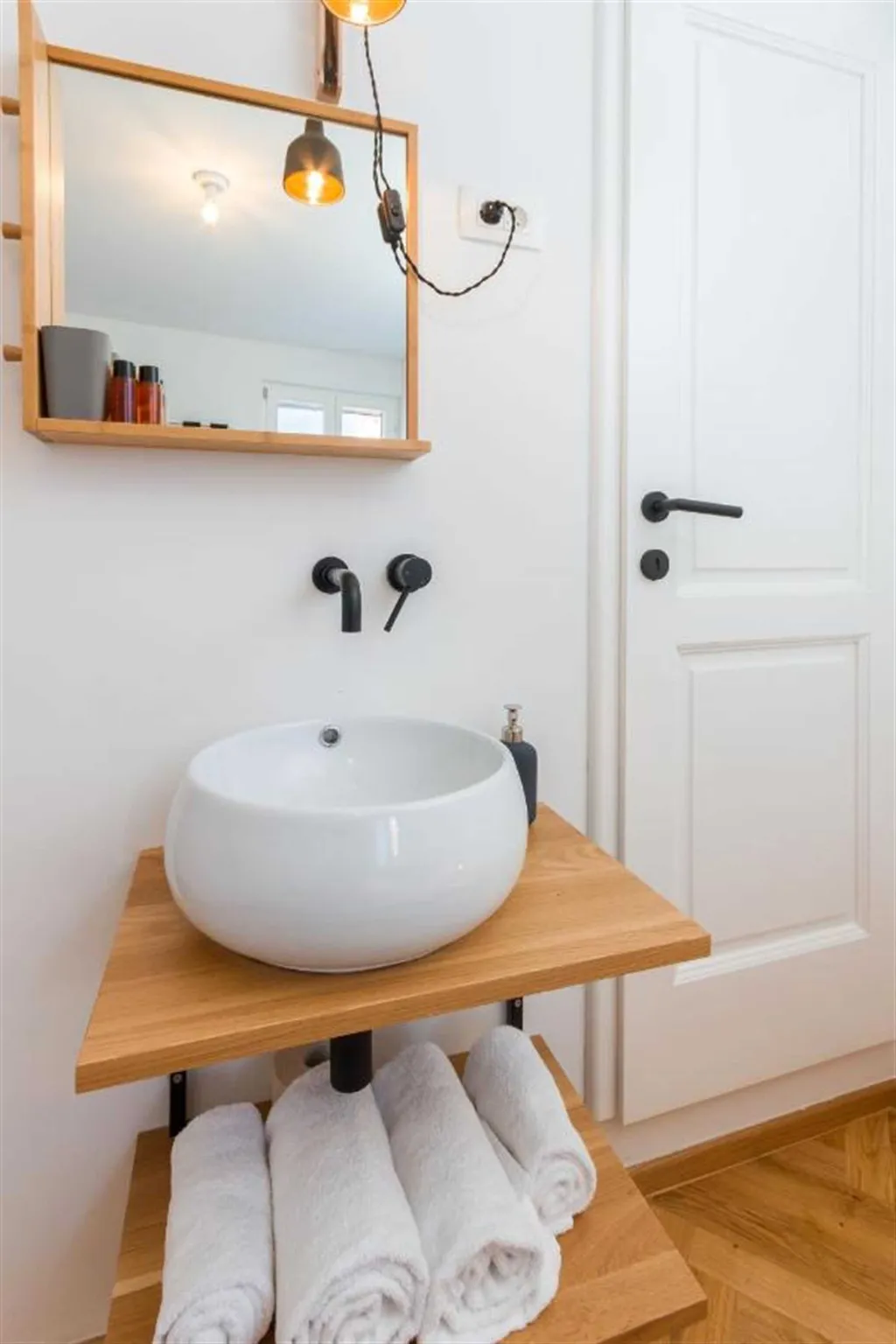 Three-Bedroom Apartment with Terrace in Piran