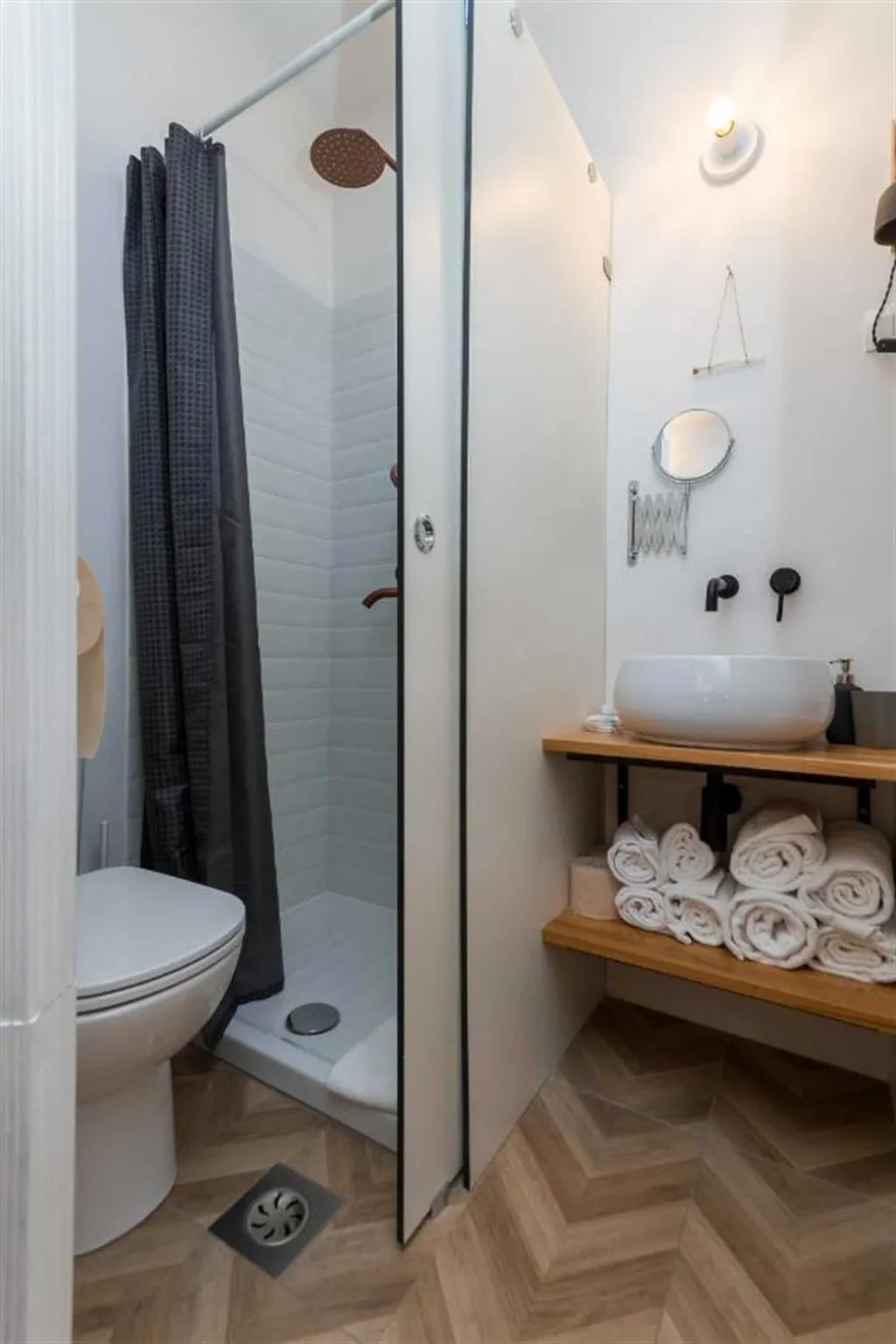 Three-Bedroom Apartment with Terrace in Piran