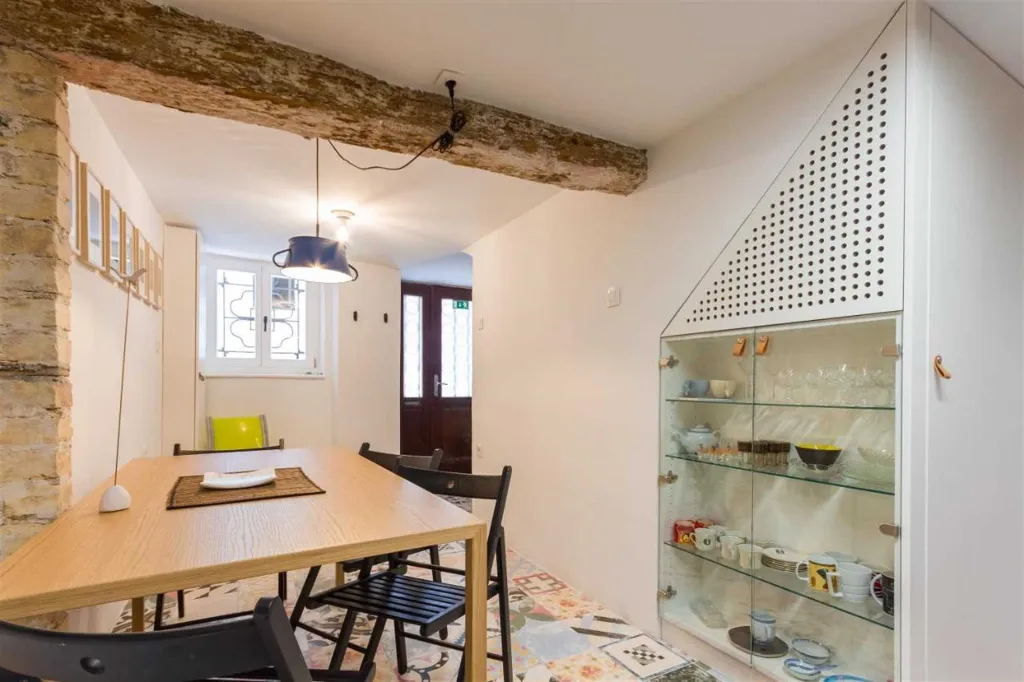 Three-Bedroom Apartment with Terrace in Piran