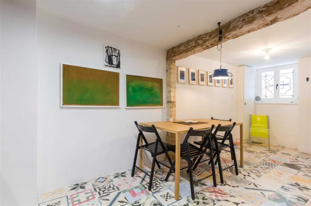 Three-Bedroom Apartment with Terrace in Piran