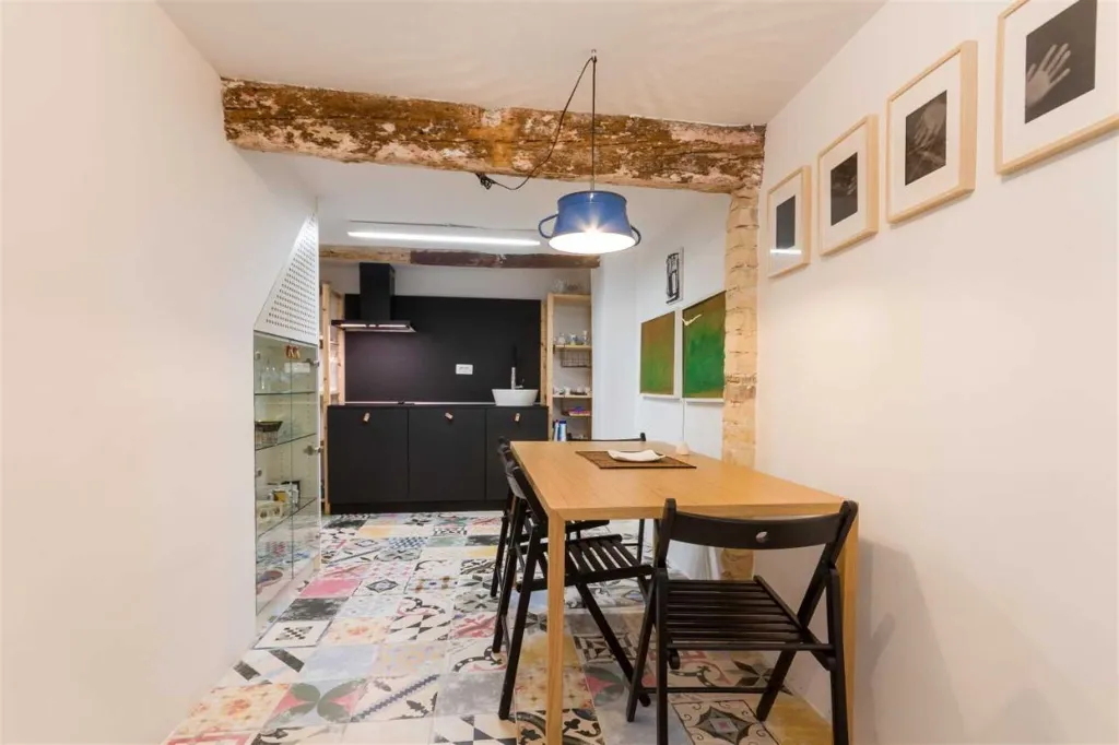 Three-Bedroom Apartment with Terrace in Piran