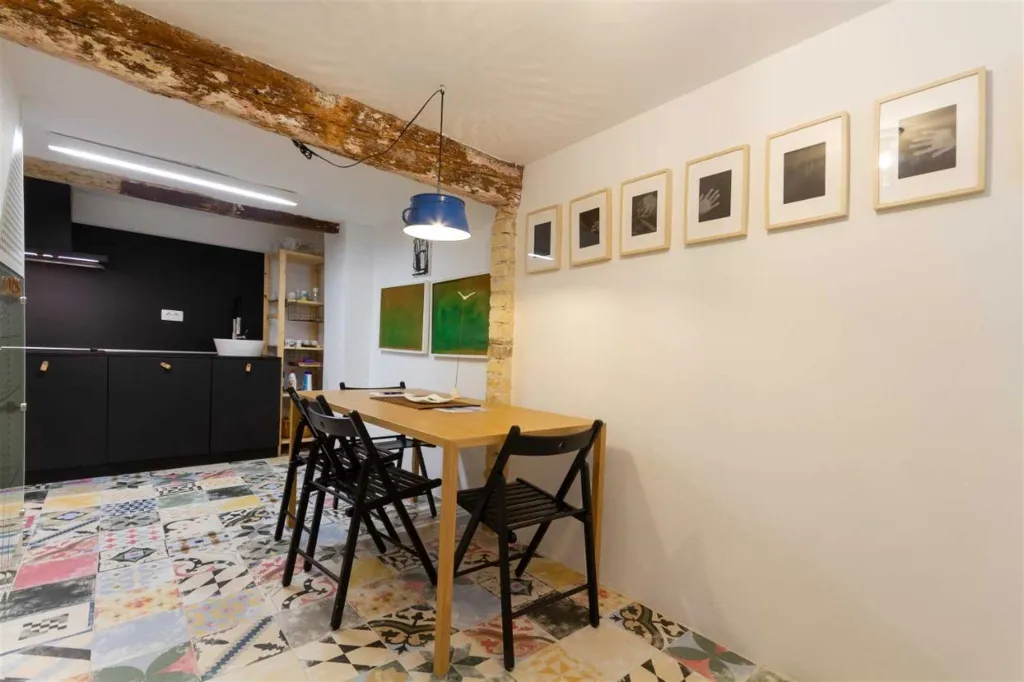 Three-Bedroom Apartment with Terrace in Piran