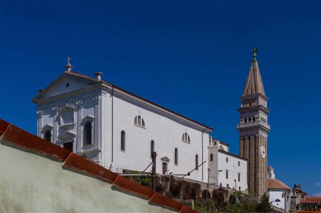 Three-Bedroom Apartment with Terrace in Piran