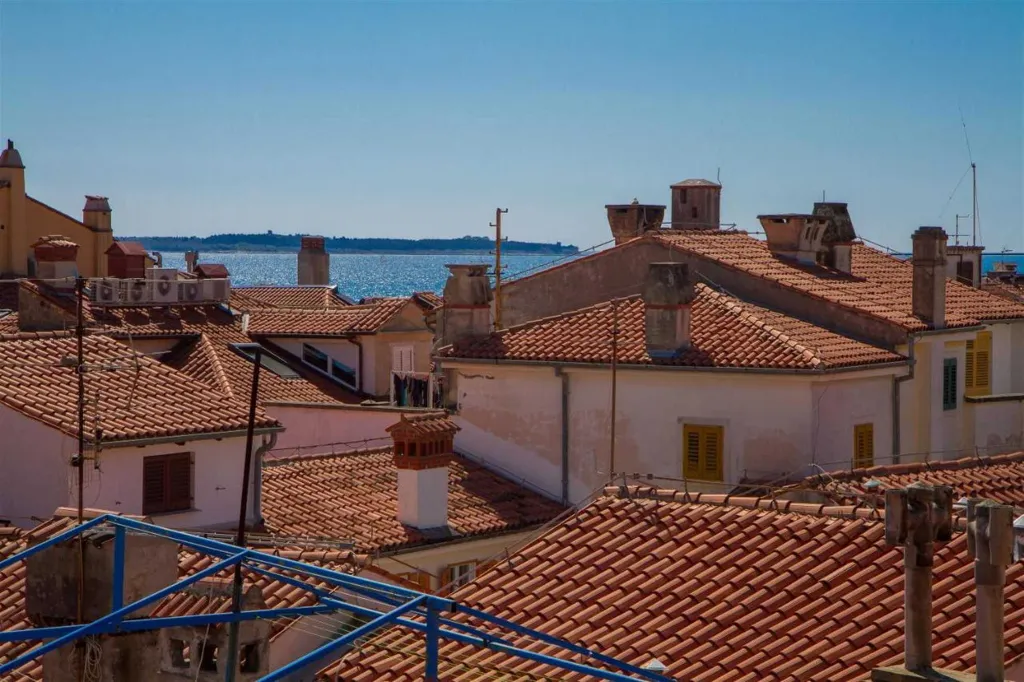 Three-Bedroom Apartment with Terrace in Piran