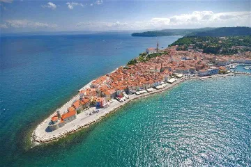 2-Bedroom Apartment in Piran with Sea View