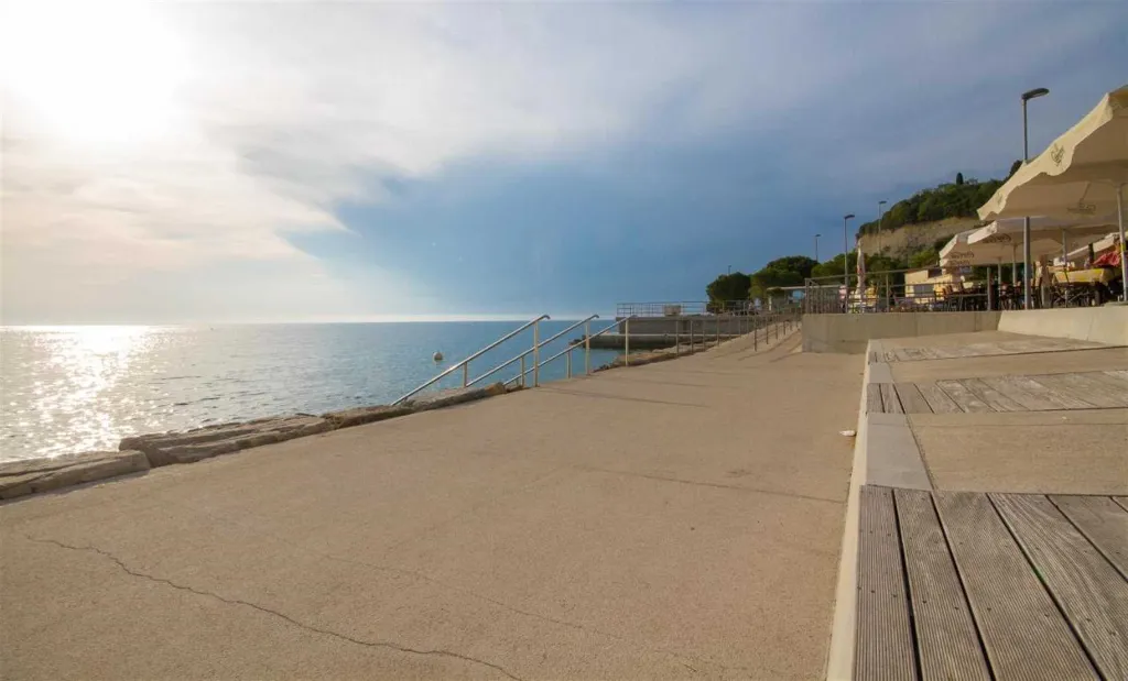 2-Bedroom Apartment in Piran with Sea View