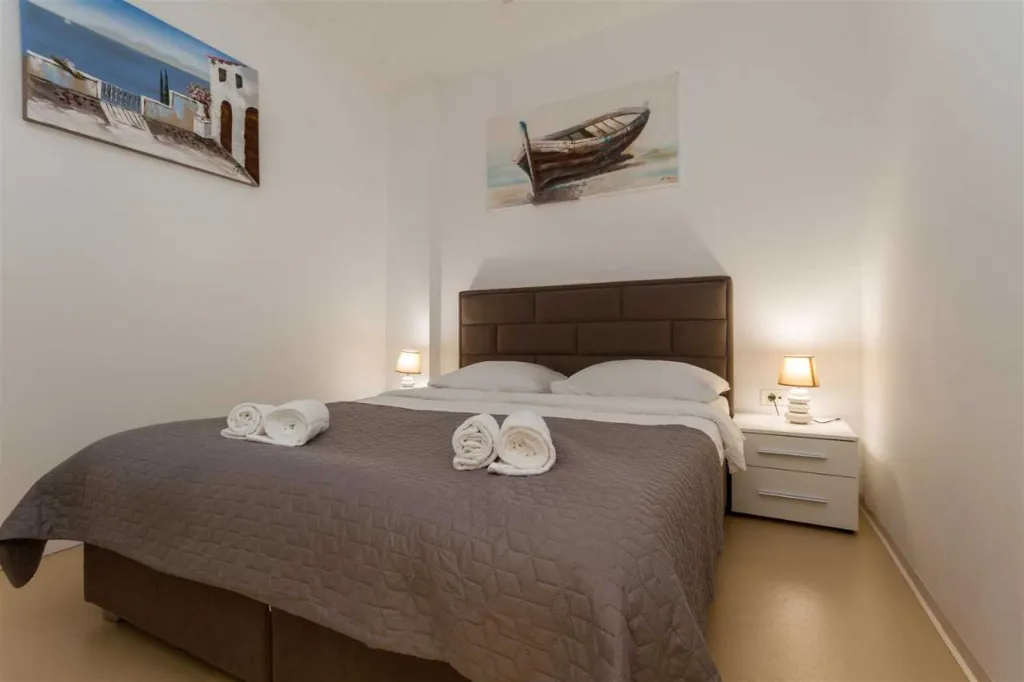 2-Bedroom Apartment in Piran with Sea View