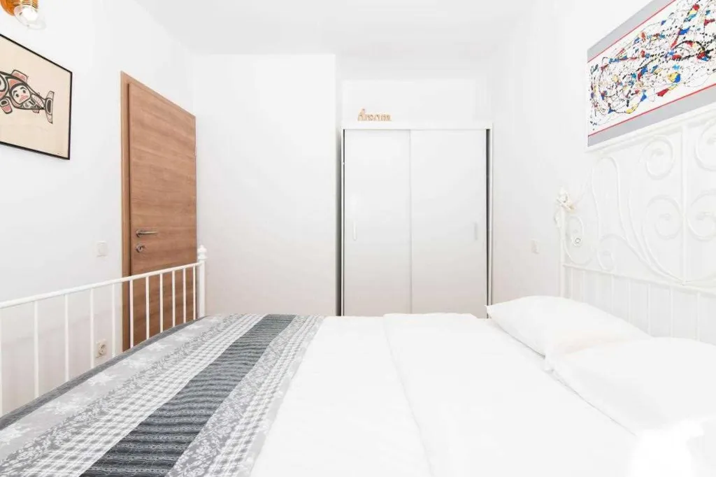 Two-Bedroom Penthouse Apartment with Terrace in Piran