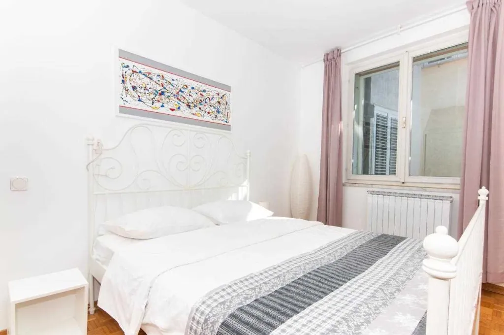 Two-Bedroom Penthouse Apartment with Terrace in Piran