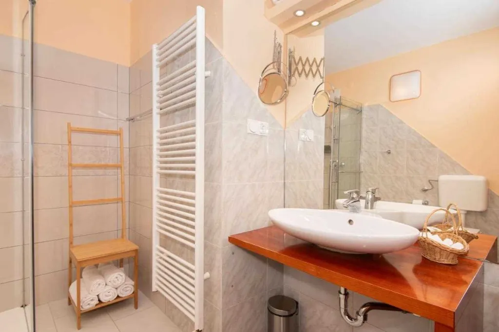 Two-Bedroom Penthouse Apartment with Terrace in Piran