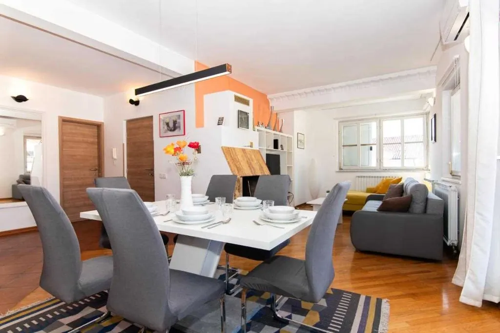 Two-Bedroom Penthouse Apartment with Terrace in Piran