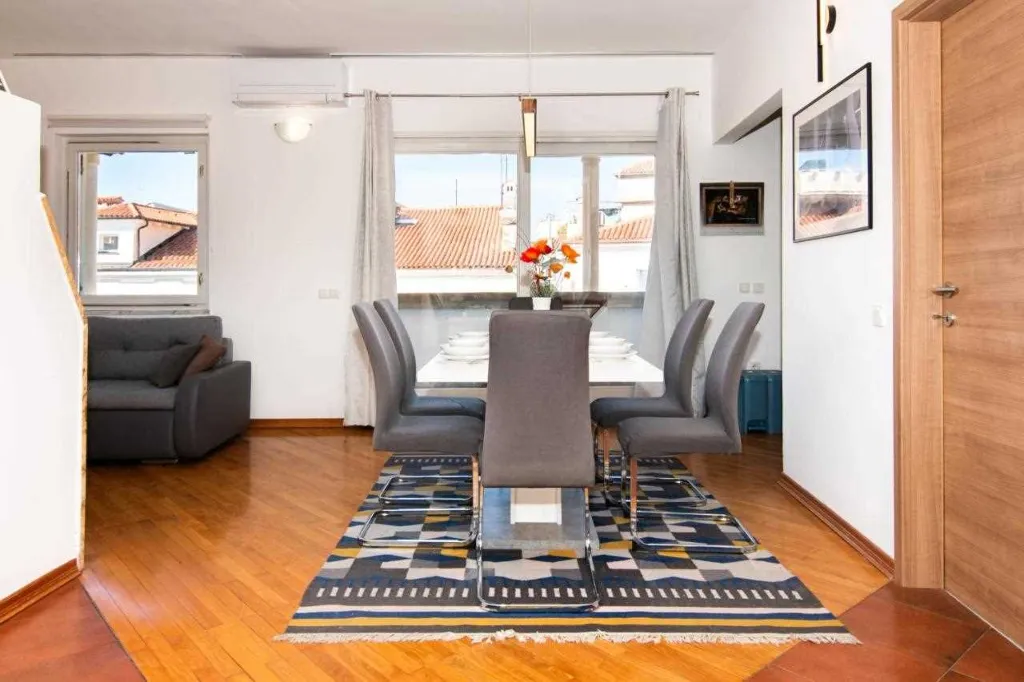 Two-Bedroom Penthouse Apartment with Terrace in Piran