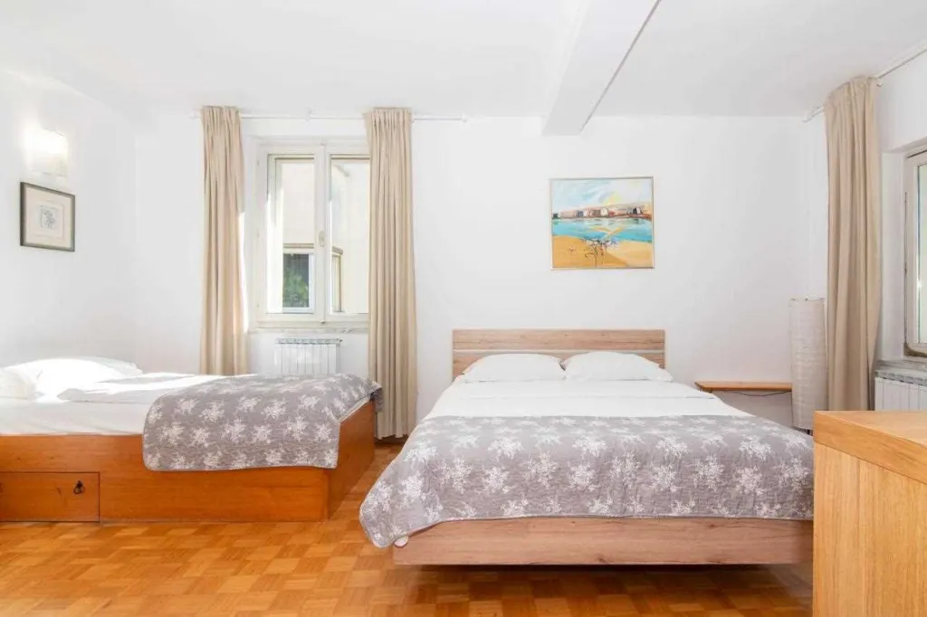 Two-Bedroom Penthouse Apartment with Terrace in Piran