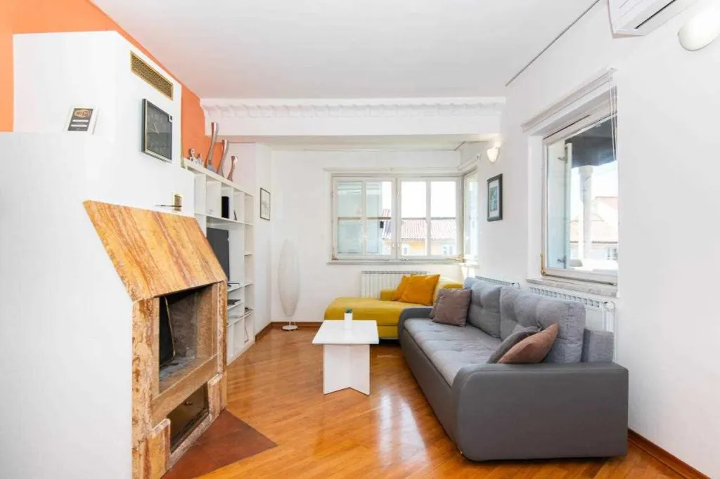 Two-Bedroom Penthouse Apartment with Terrace in Piran