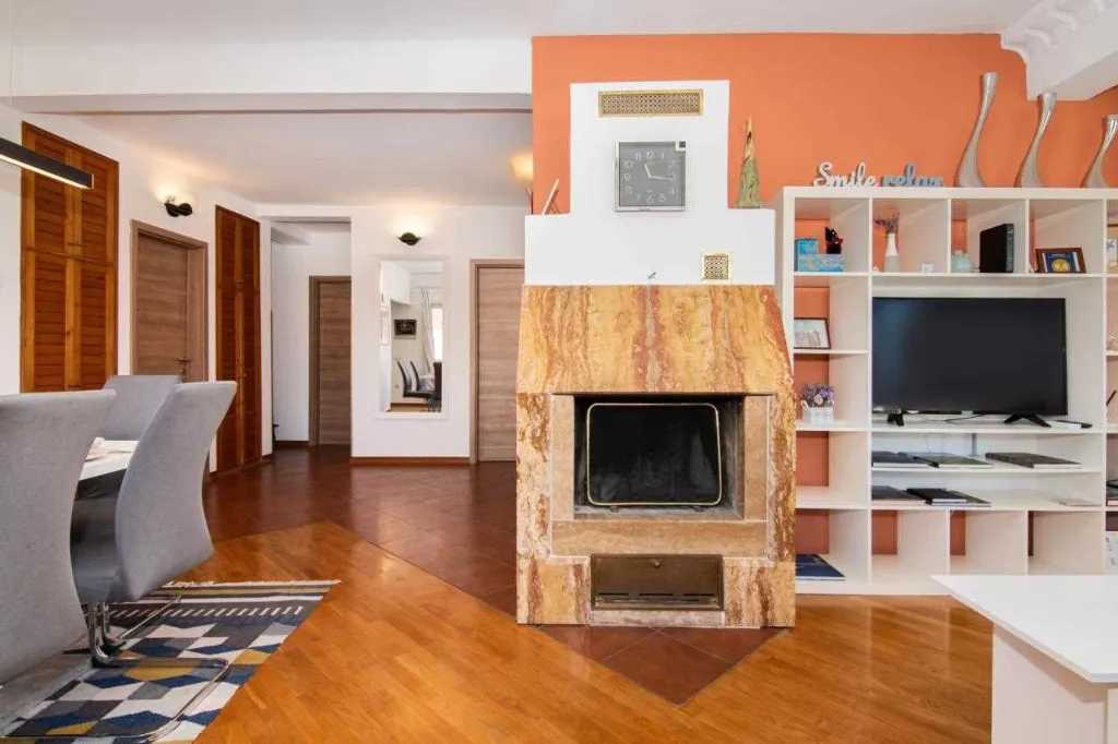 Two-Bedroom Penthouse Apartment with Terrace in Piran