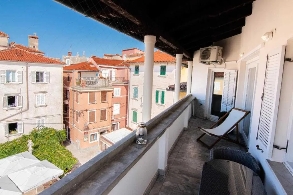 Two-Bedroom Penthouse Apartment with Terrace in Piran
