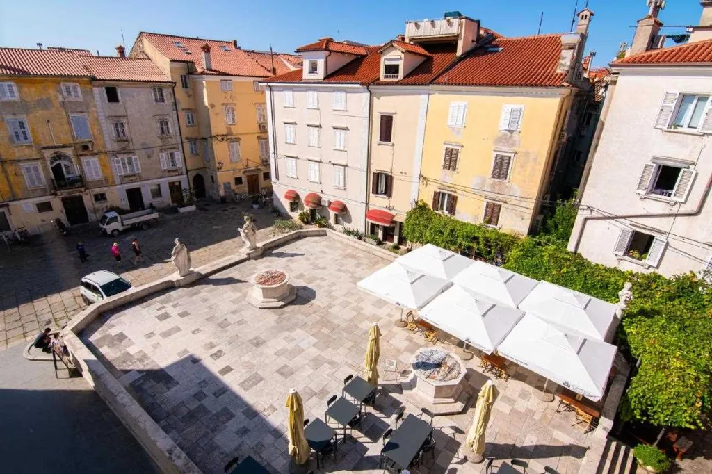 Two-Bedroom Penthouse Apartment with Terrace in Piran