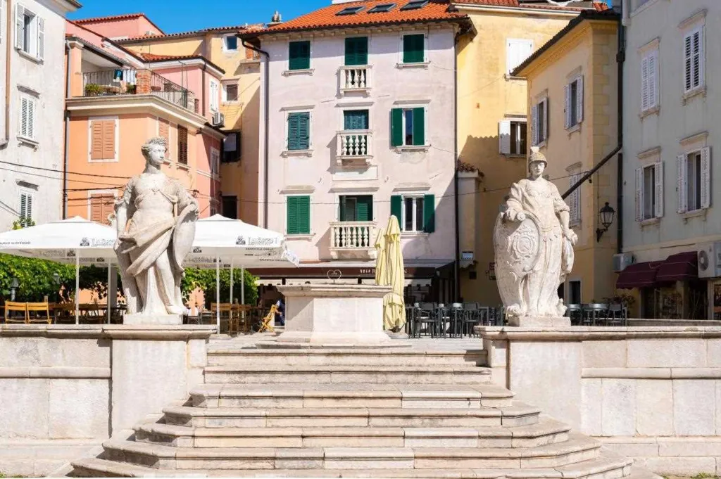 Two-Bedroom Penthouse Apartment with Terrace in Piran