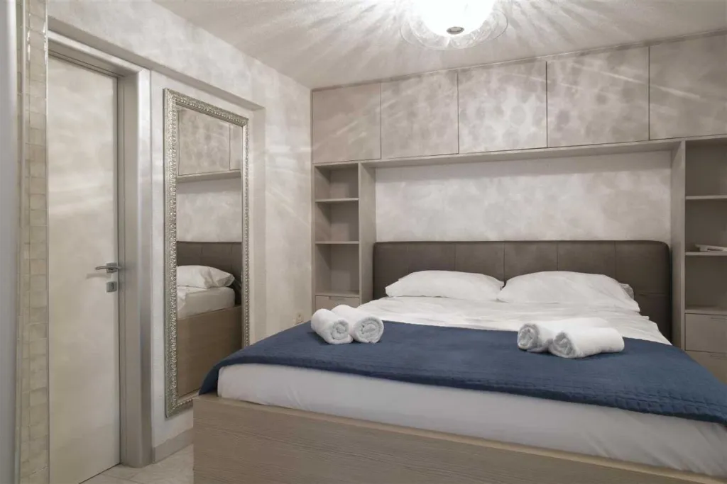 One-Bedroom Apartment with Terrace in Piran