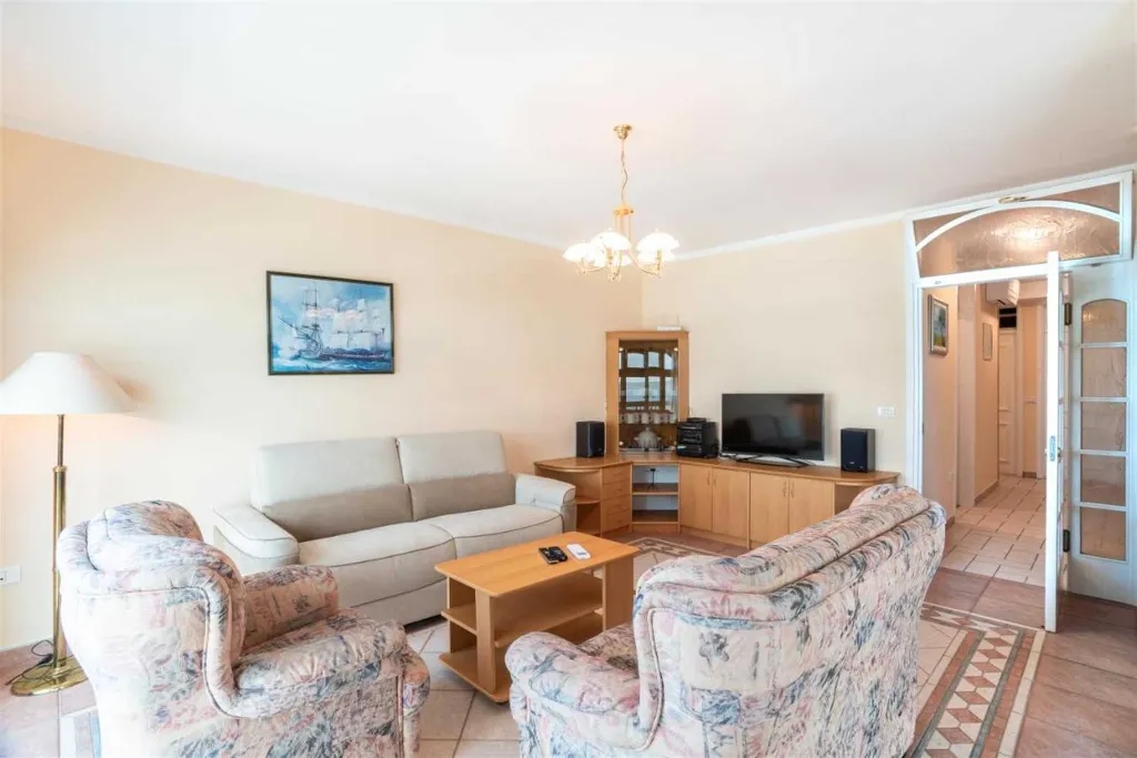 Two-Bedroom Apartment in Piran for Up to 6 Guests