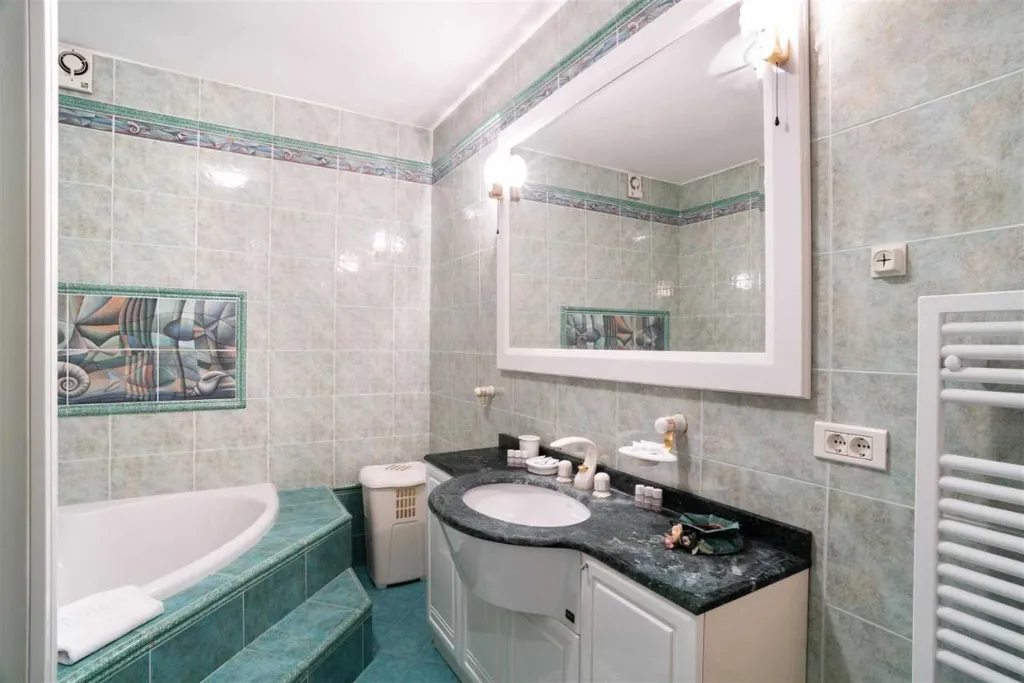 Two-Bedroom Apartment in Piran for Up to 6 Guests