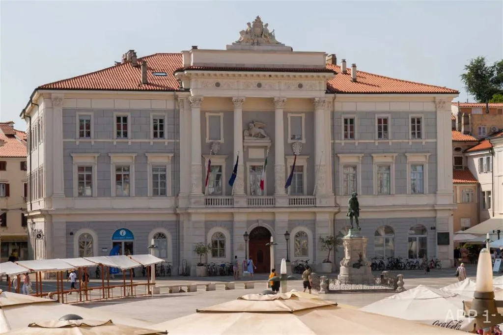 Two-Bedroom Apartment with Tartini Square View, Piran