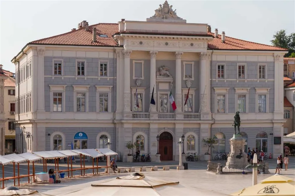 One-Bedroom Apartment in Piran with Landmark Views