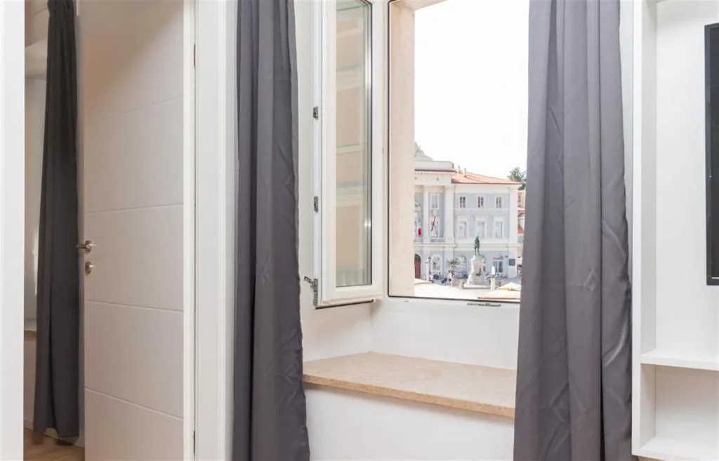 One-Bedroom Apartment in Piran with Landmark Views