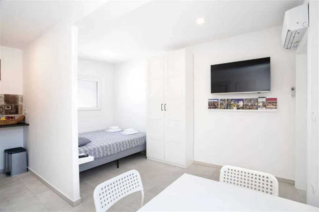 Koper Studio Apartment for 2 with Terrace Jacuzzi