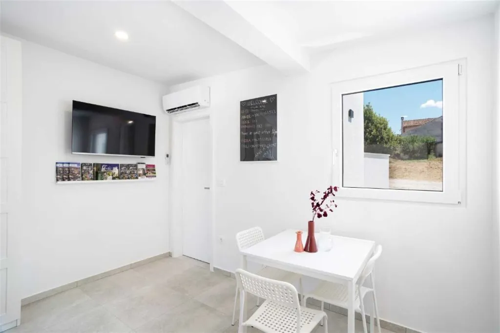 Koper Studio Apartment for 2 with Terrace Jacuzzi