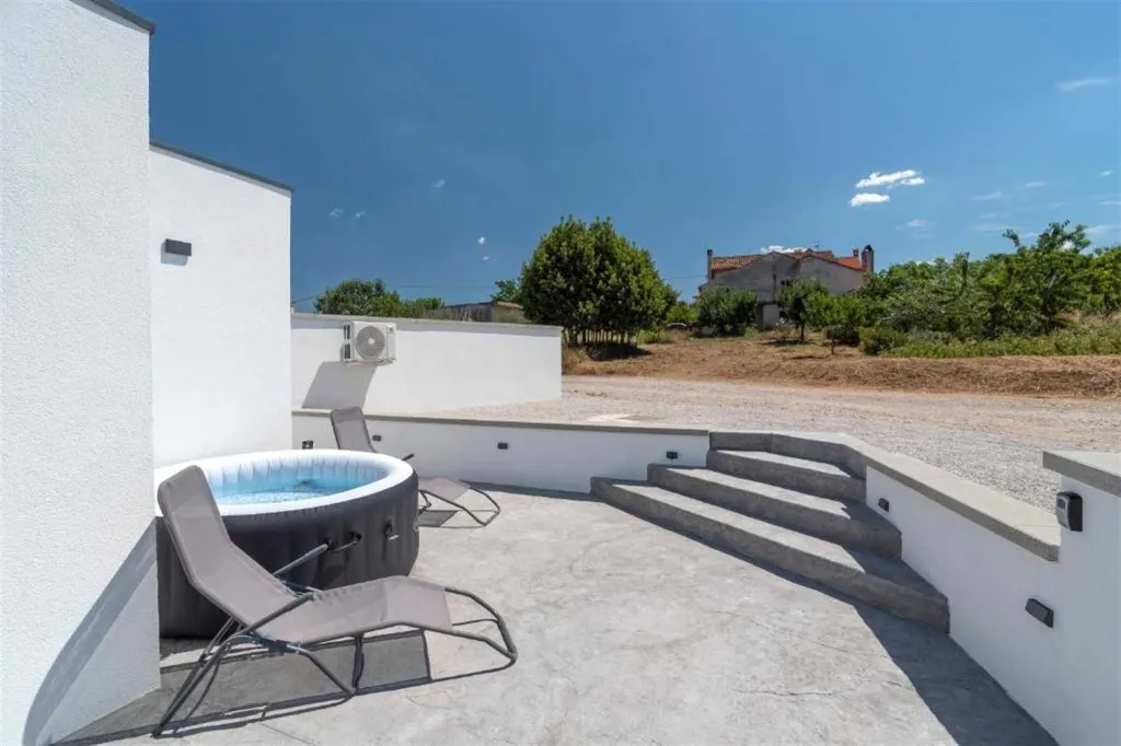 Koper Studio Apartment for 2 with Terrace Jacuzzi