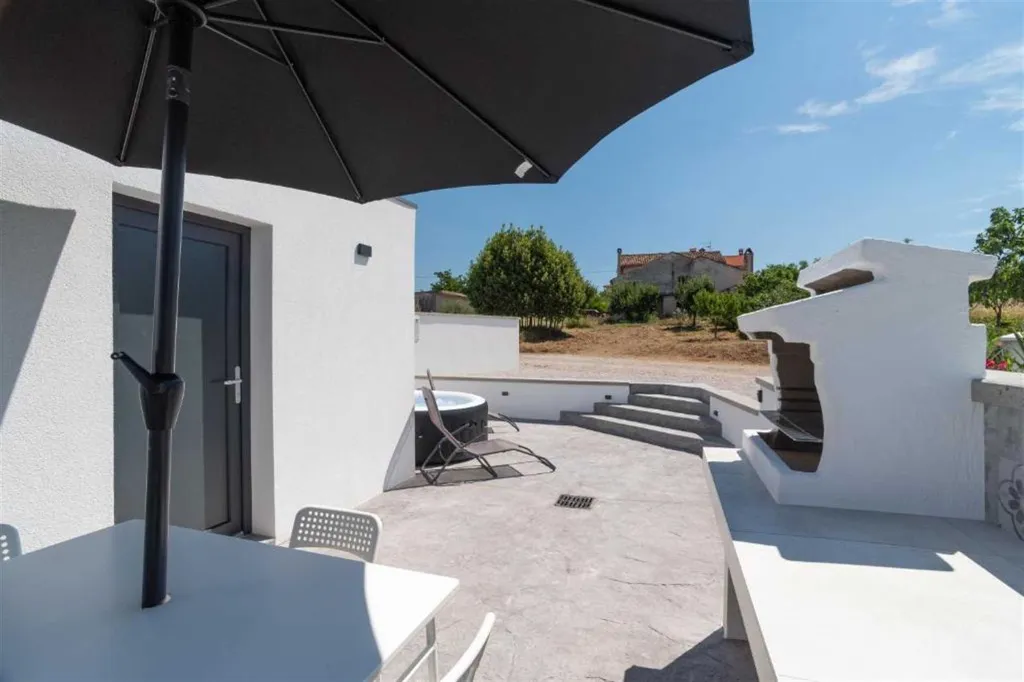 Koper Studio Apartment for 2 with Terrace Jacuzzi