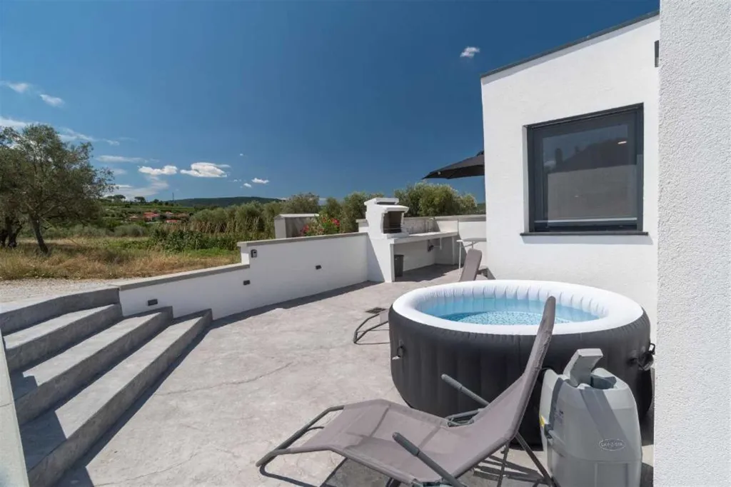 Koper Studio Apartment for 2 with Terrace Jacuzzi